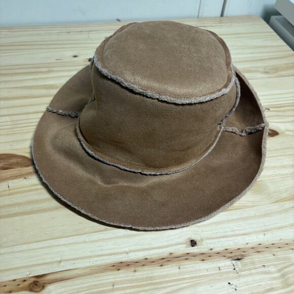 Hat Attack Womens One Size Reversible Faux Shearling Bucket Hat Natural - Picture 2 of 7